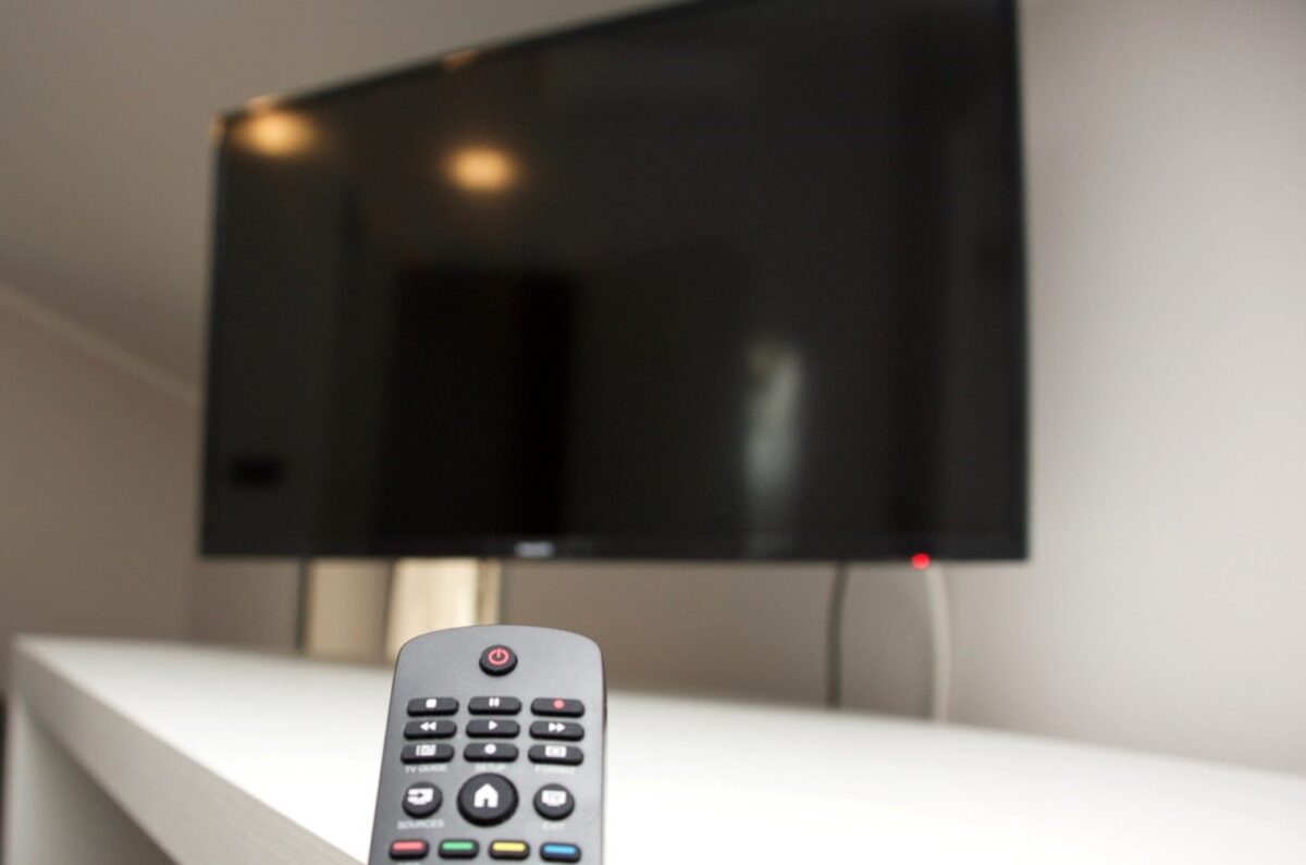 TV a schermo piatto nel monolocale di Villa Agrimare