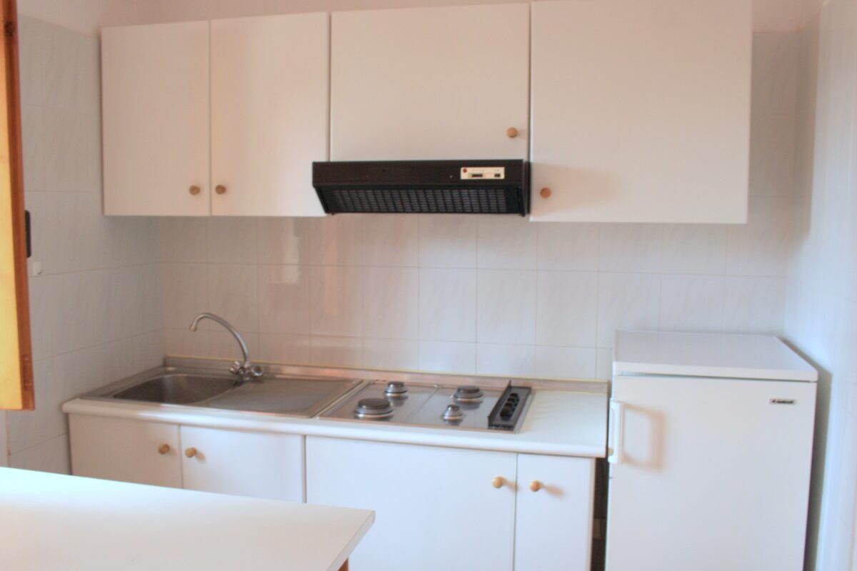 Cucina completa con piano cottura a Villa Agrimare